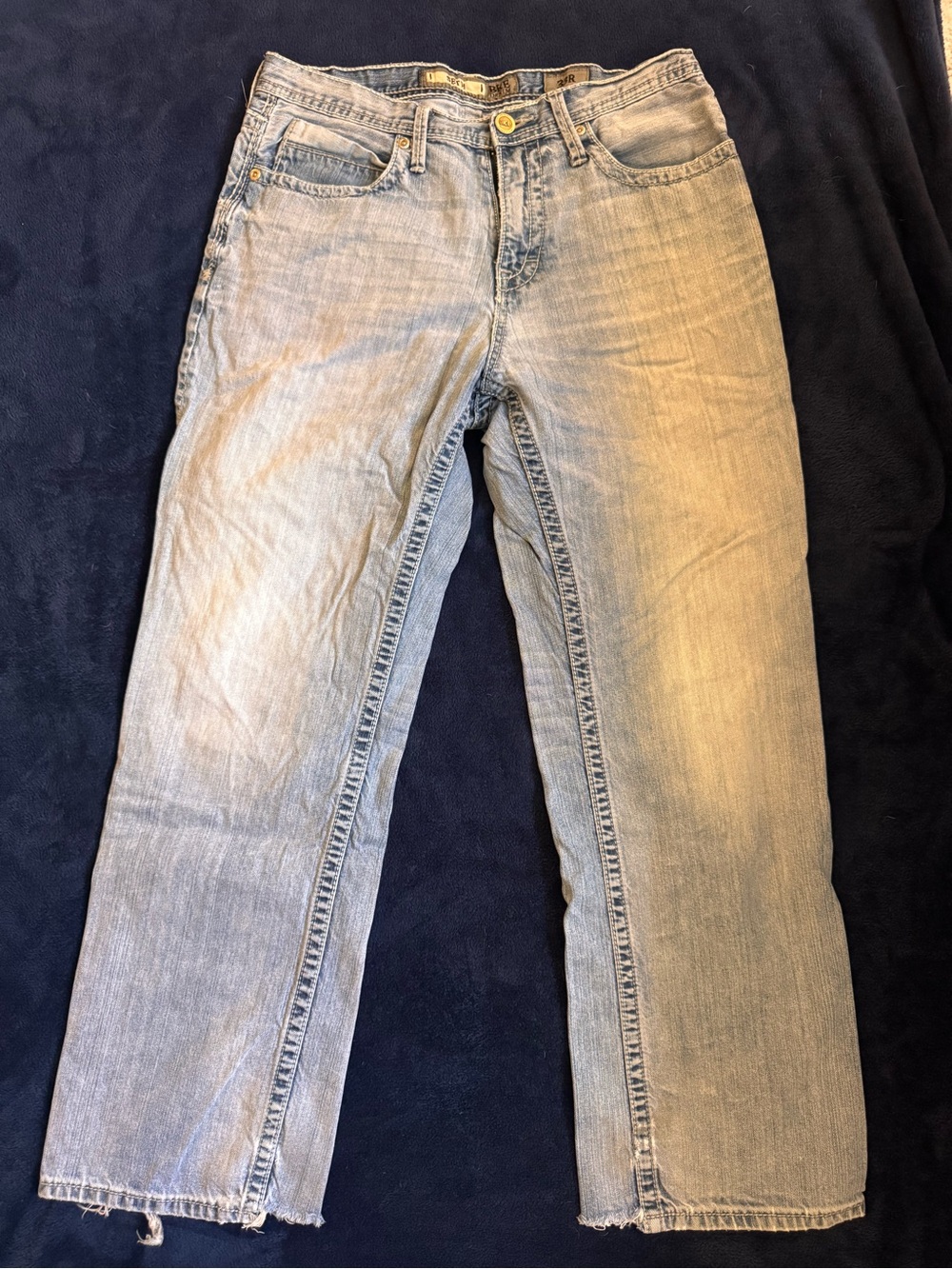 BKE Men's Faded Light Blue Relaxed Jeans